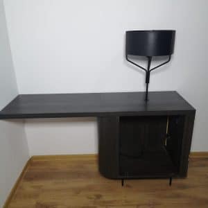 Set-birou-cu-prindere- laterală-în-perete-+-lampă